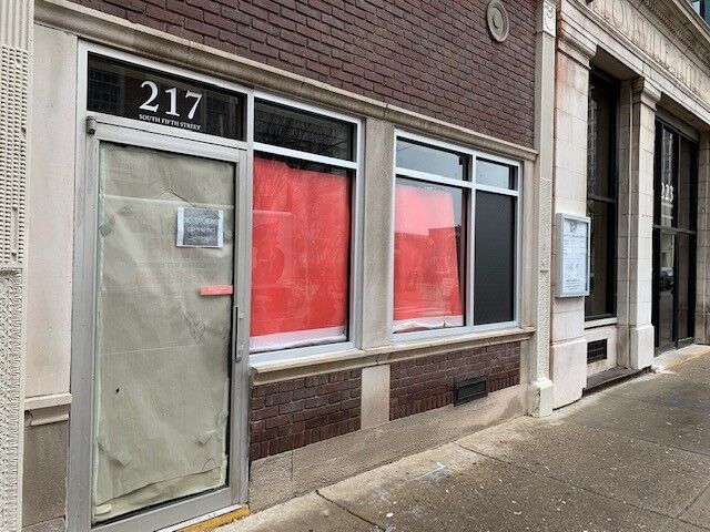 DOWNTOWN LOUISVILLE - EMPTY STORE FRONT - 1-30-2023 3.jpg